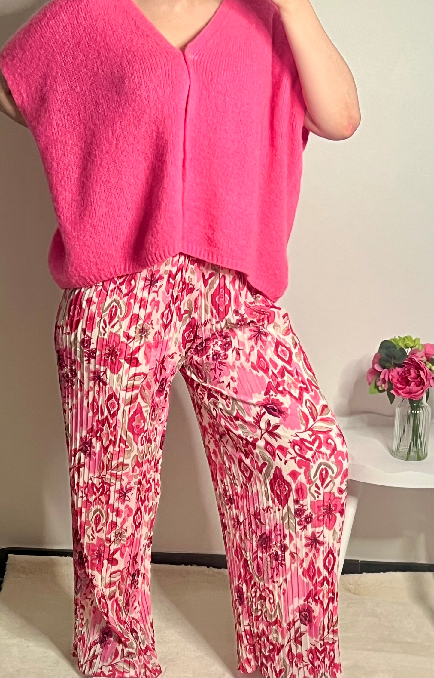 PANTALON LARA ROSE ET GILET MORGANE FUSCHIA